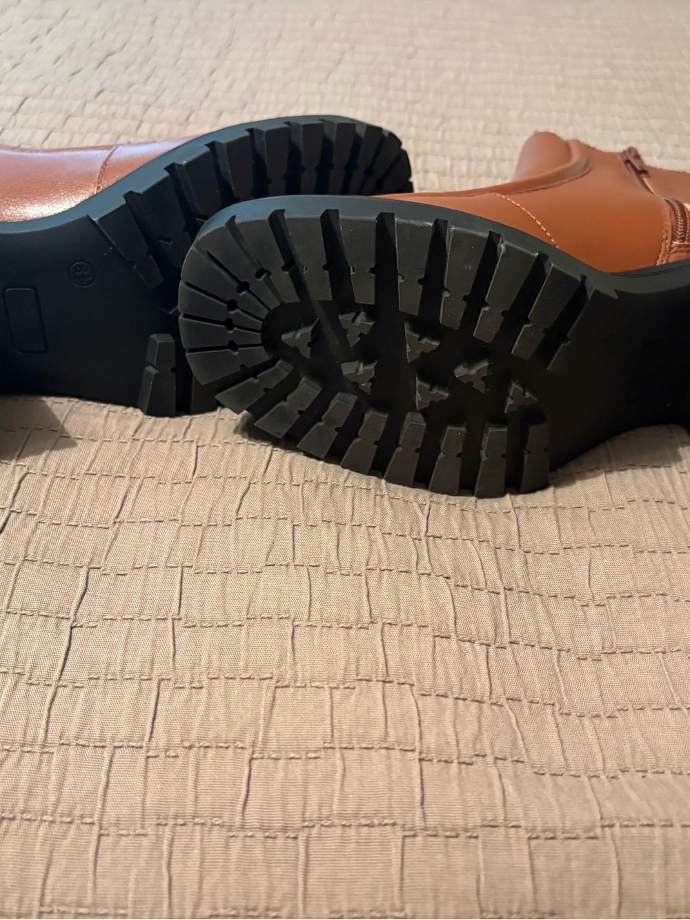 SO Women’s Chukka Boots in Tan Brown - Picture 3 of 5